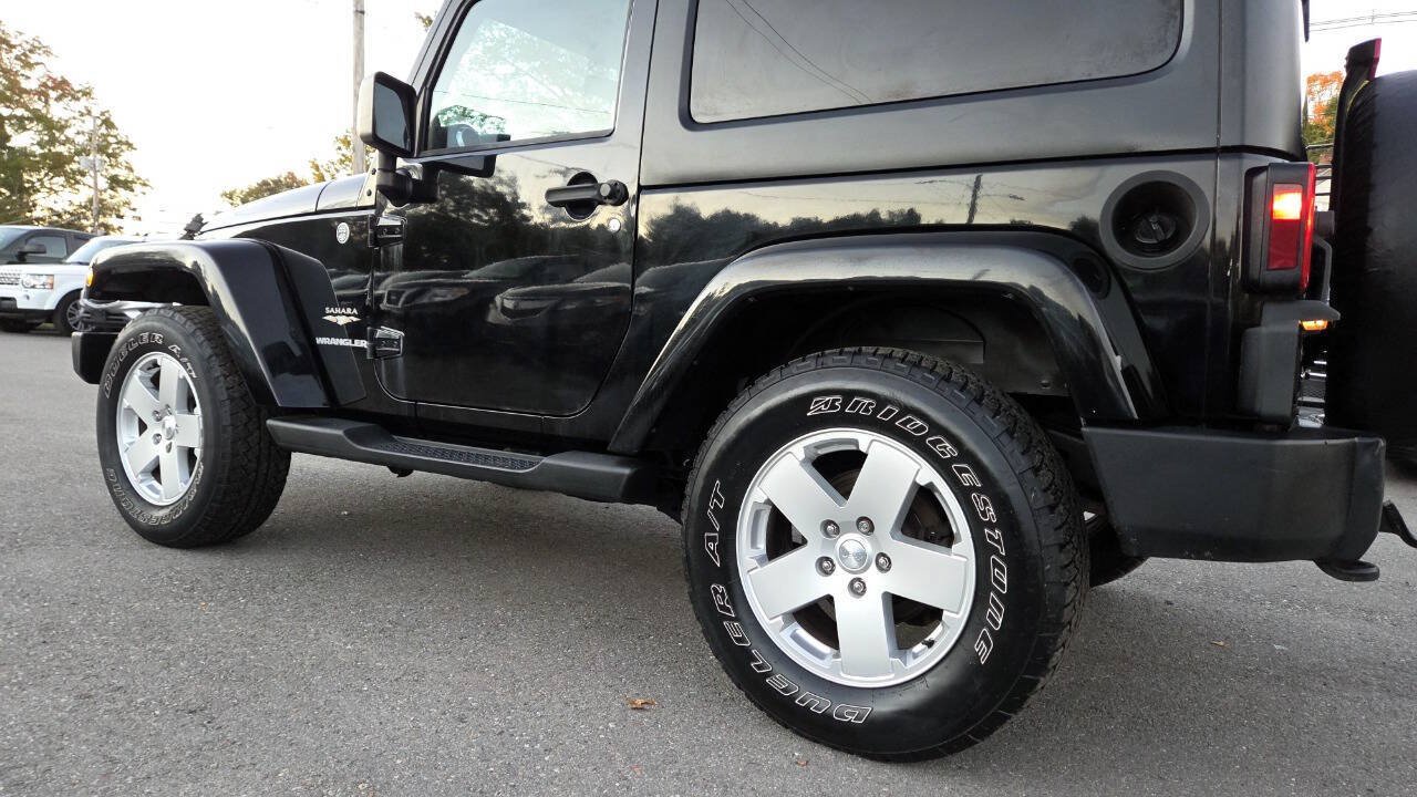 Used 2012 Jeep Wrangler Sahara w/ Dual Top Group AWD/4WD image 9