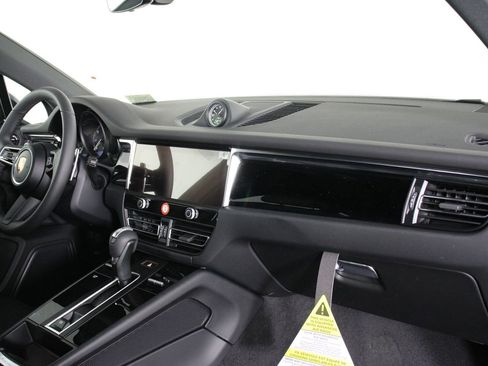 New 2026 Porsche Macan image 15