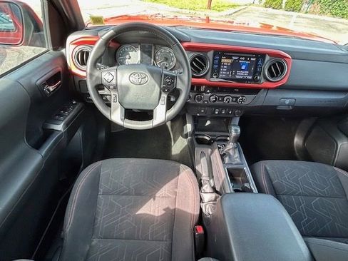 Used 2018 Toyota Tacoma TRD Off-Road AWD/4WD image 16