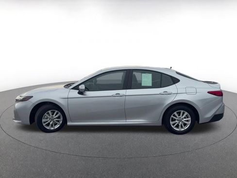 Used 2025 Toyota Camry LE image 9