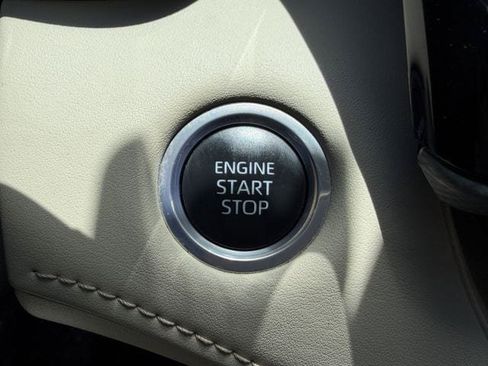 Used 2024 Toyota Highlander Platinum FWD image 19