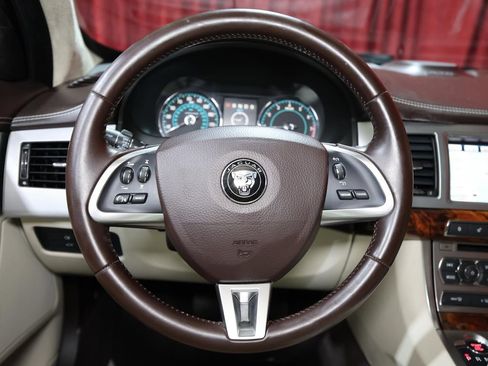 Used 2015 Jaguar XF Sport RWD image 16