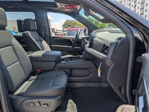New 2026 Chevrolet Suburban Z71 w/ Z71 Off-Road Package AWD/4WD image 7