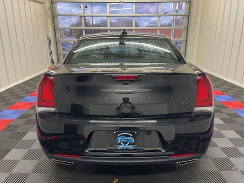 Used 2023 Chrysler 300 Touring L w/ Popular Equipment Group image 4