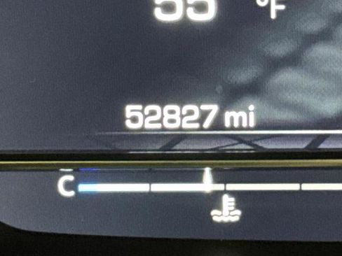 Used 2022 GMC Yukon SLT w/ SLT Premium Package image 6