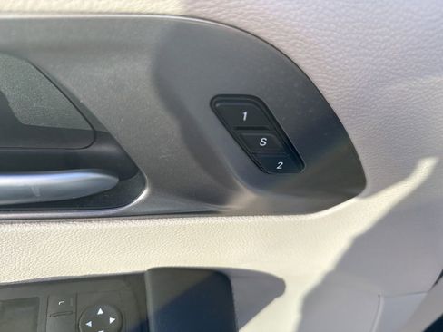 Used 2024 Chrysler Pacifica Touring-L FWD image 22