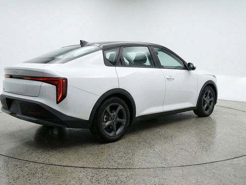 Used 2025 Kia K4 LXS image 9