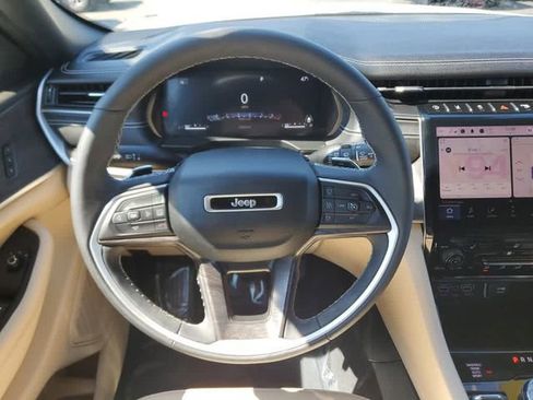 Used 2023 Jeep Grand Cherokee Limited AWD/4WD image 18