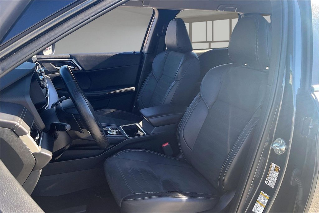 Used 2024 Mitsubishi Outlander AWD image 20