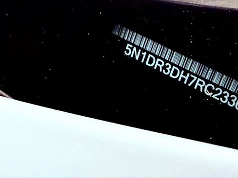 Used 2024 Nissan Pathfinder Platinum image 35