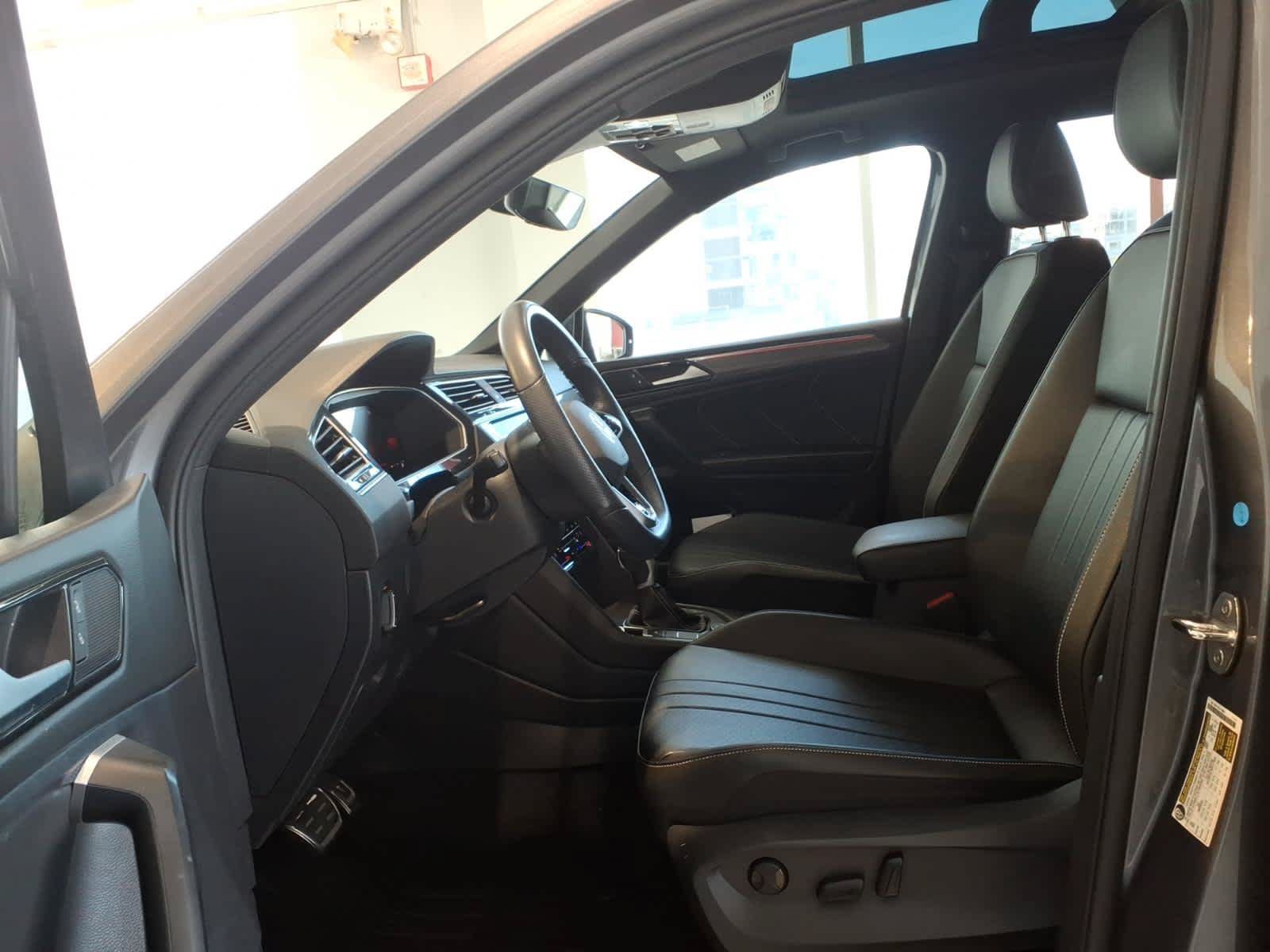 Used 2024 Volkswagen Tiguan SE R-Line AWD/4WD image 15