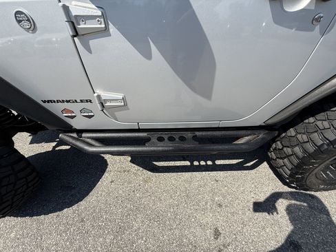 Used 2012 Jeep Wrangler Rubicon w/ PWR Convenience Group image 19