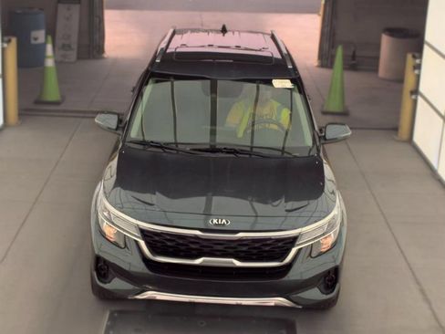 Used 2021 Kia Seltos EX AWD/4WD image 2