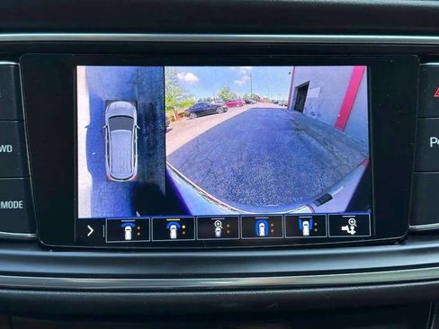 Used 2020 Buick Enclave Essence w/ Sound and Sites Package AWD/4WD image 16