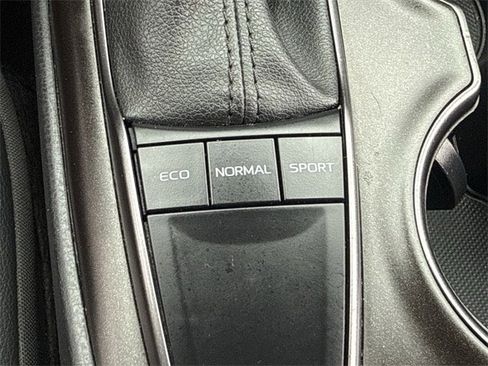 Used 2024 Toyota Camry SE image 20