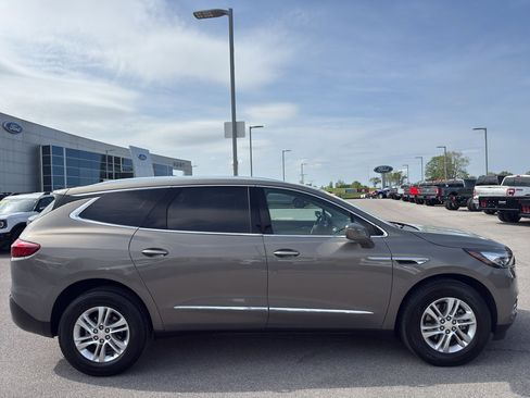 Used 2019 Buick Enclave Essence AWD/4WD image 4