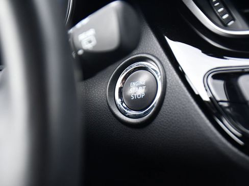 Used 2019 Toyota C-HR XLE FWD image 23