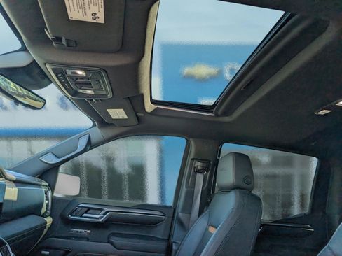 Used 2024 GMC Sierra 1500 AT4 w/ Technology Package image 17