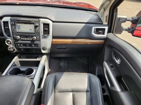 Used 2018 Nissan Titan SL w/ Chrome Package AWD/4WD image 17