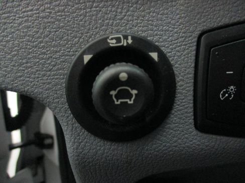 Used 2018 Ford Transit 150 XLT image 16