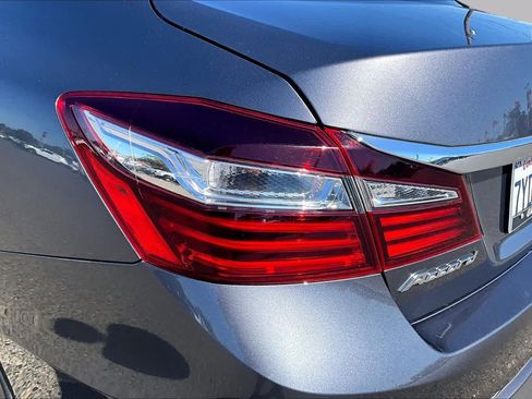 Used 2017 Honda Accord EX-L image 28
