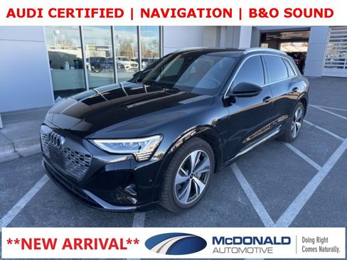 Used 2024 Audi Q8 e-tron Premium Plus image 1