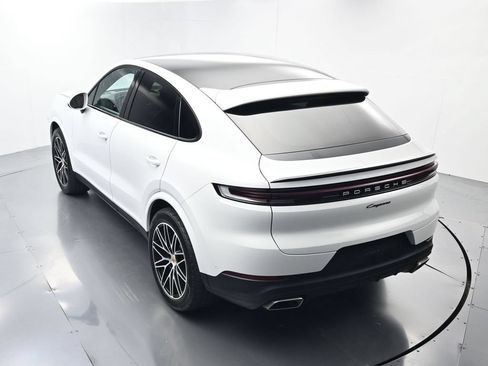 Certified 2024 Porsche Cayenne Coupe AWD/4WD image 37