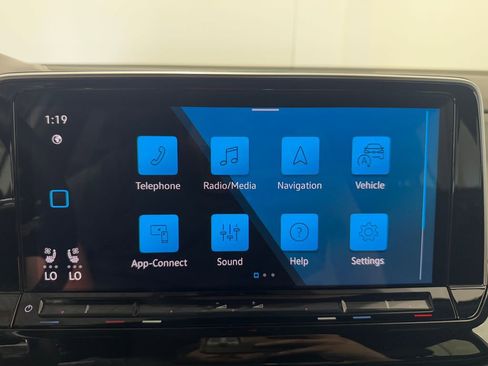 Used 2025 Volkswagen Atlas Cross Sport SE AWD/4WD image 3