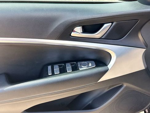 Used 2023 Genesis G70 2.0T RWD image 18