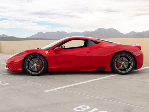 Used 2014 Ferrari 458 Speciale Coupe RWD image 3