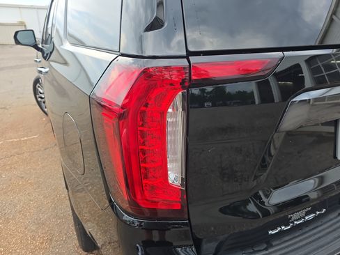 Used 2023 GMC Yukon Denali Ultimate AWD/4WD image 36