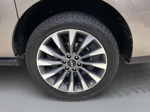 Used 2020 Lincoln Navigator L Reserve w/ Luxury Package AWD/4WD image 19