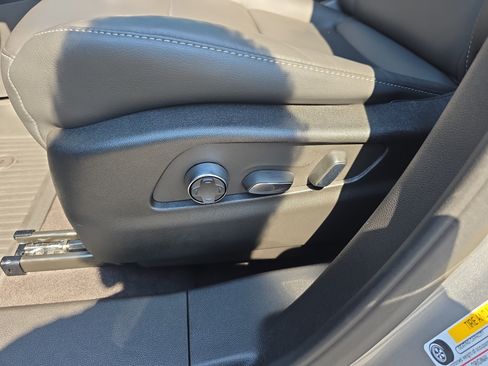 Used 2025 Cadillac XT4 Premium Luxury w/ Cold Weather Package FWD image 28