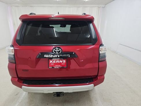 Used 2021 Toyota 4Runner TRD Off-Road Premium w/ Moonroof Package AWD/4WD image 14