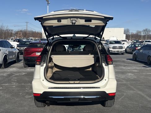 Used 2017 Nissan Rogue SL w/ SL Premium Package image 12