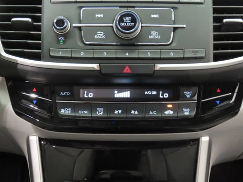 Used 2017 Honda Accord LX image 25