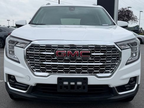 Used 2024 GMC Terrain SLT AWD/4WD image 2