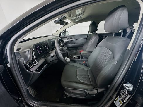 Used 2025 Kia Sportage LX image 13