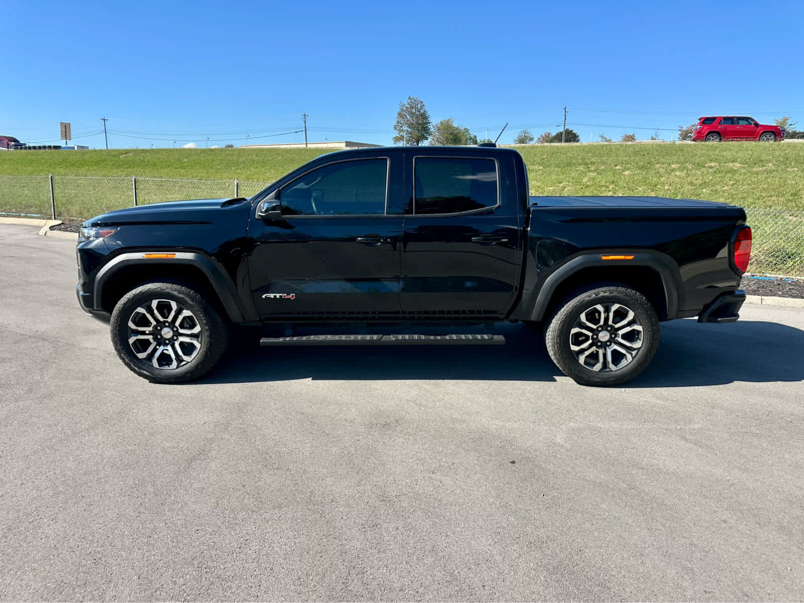 Used 2024 GMC Canyon AT4 w/ Technology Package AWD/4WD image 8