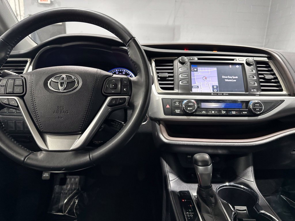 Used 2019 Toyota Highlander XLE AWD/4WD image 9