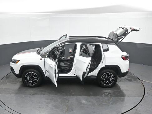 Used 2025 Jeep Compass Trailhawk image 54