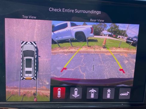 Used 2021 Chrysler Pacifica Pinnacle FWD image 30