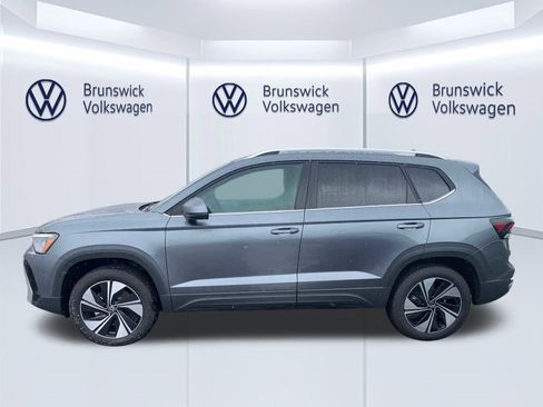 New 2026 Volkswagen Taos SE AWD/4WD image 2