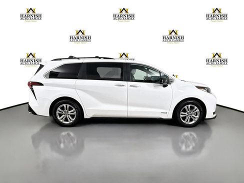 Used 2021 Toyota Sienna XSE w/ XSE Plus Package AWD/4WD image 8