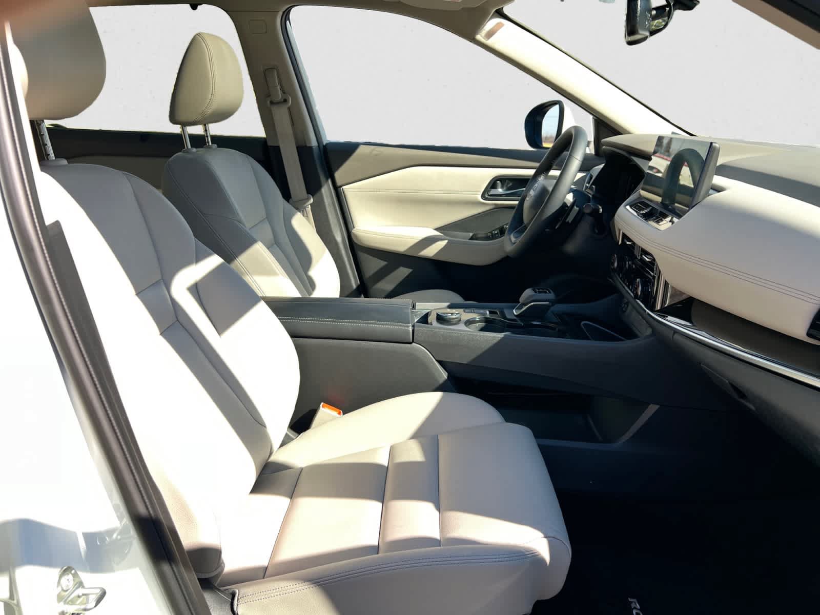 Certified 2025 Nissan Rogue SL w/ Tech Package AWD/4WD image 15