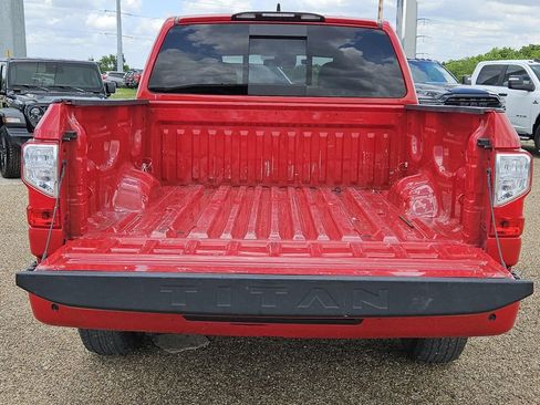Used 2022 Nissan Titan SV RWD image 11