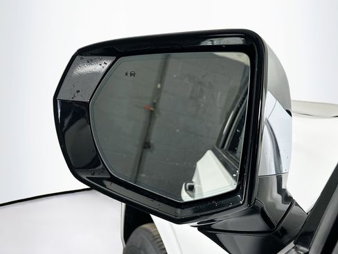 Used 2023 Chevrolet Suburban Premier image 16