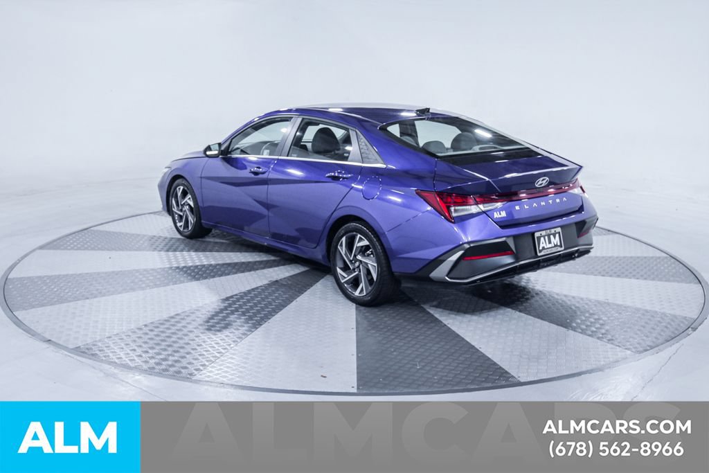 Used 2025 Hyundai Elantra SEL FWD image 8