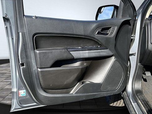 Used 2022 Chevrolet Colorado LT w/ LT Convenience Package image 24