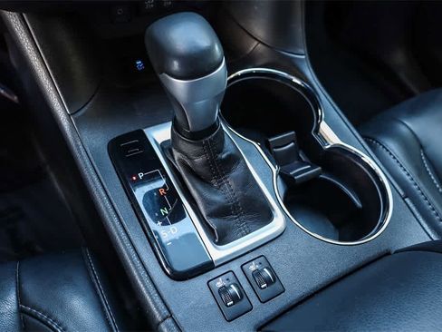 Used 2017 Toyota Highlander SE image 20